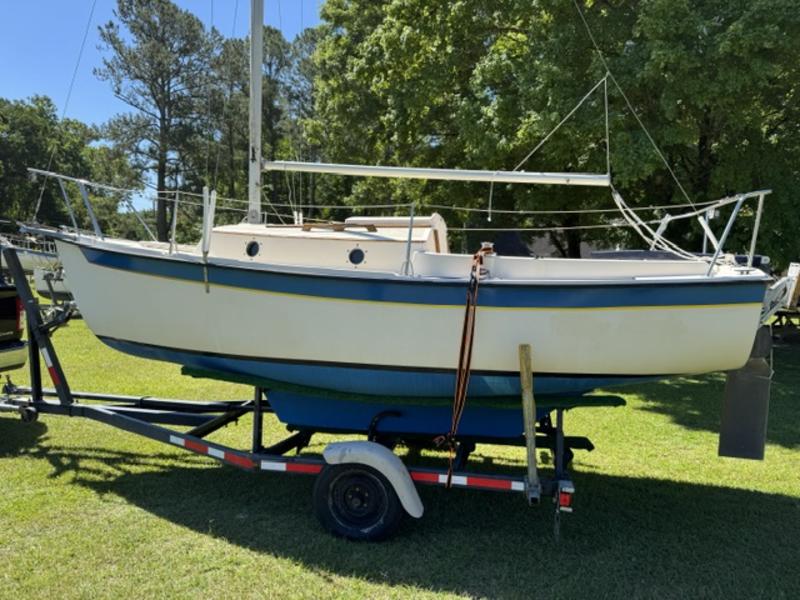 1985 Hutchins Company Com-pac 19 located in North Carolina for sale