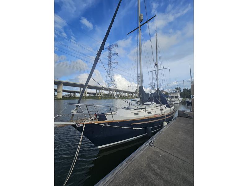 1980 Pearson 365 located in Texas for sale