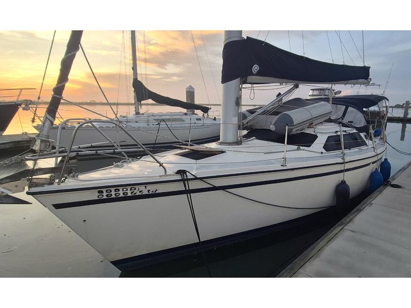 1991 Hunter Vision 32 located in Florida for sale