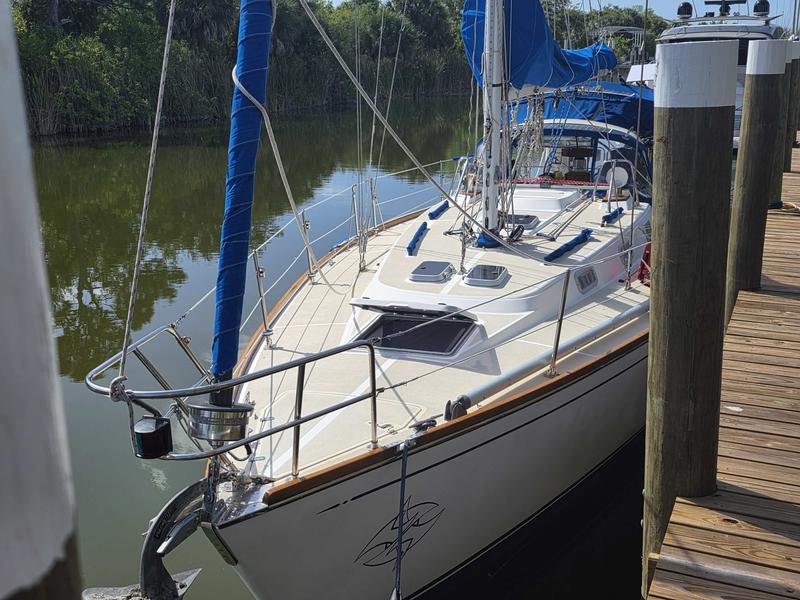 1990 Tartan 372 located in Florida for sale