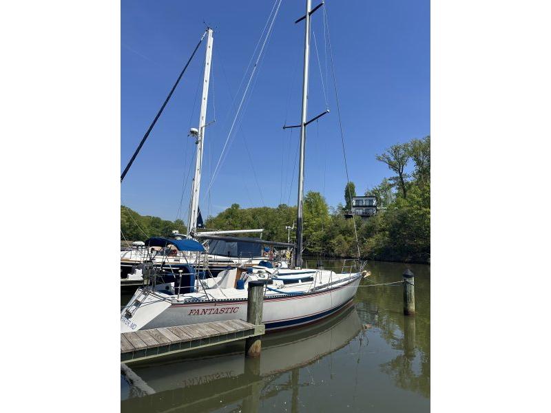 1984 Express 35 Sailboat located in Maryland for sale