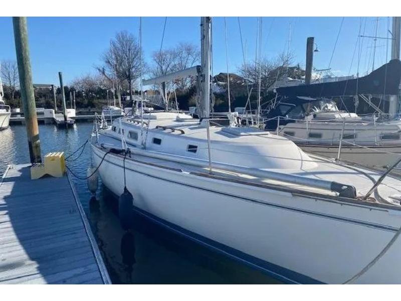 1991 Freedom 38 located in North Carolina for sale