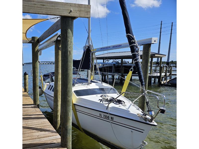 1998 Hunter 240 located in Florida for sale