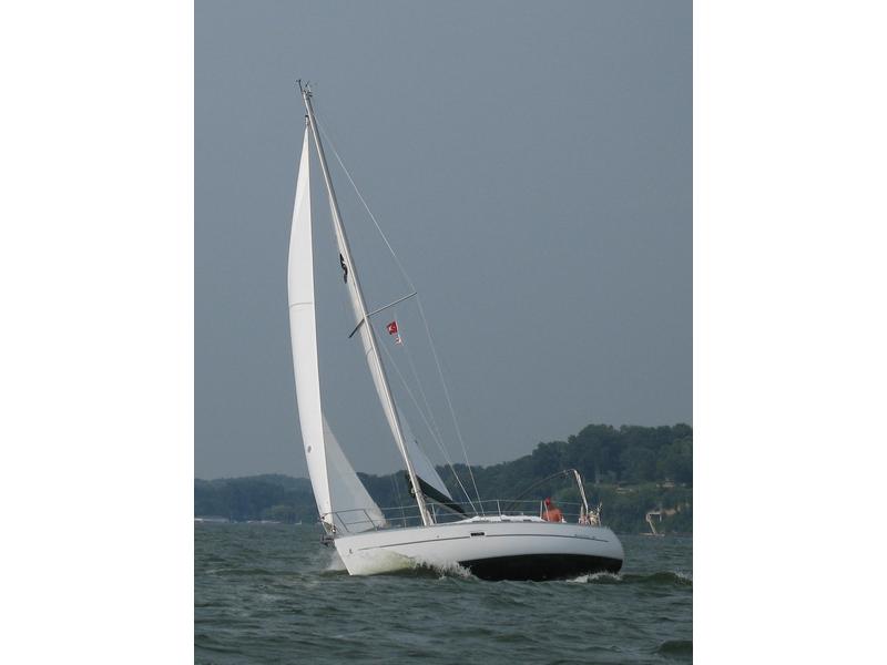 2007 Beneteau Oceanis 323 located in Wisconsin for sale