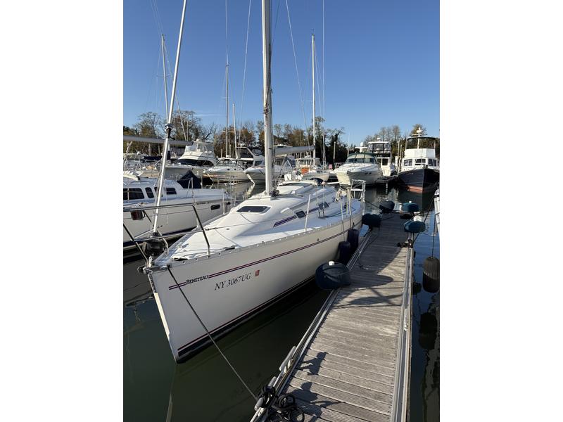 1991 Beneteau First 310 located in New York for sale