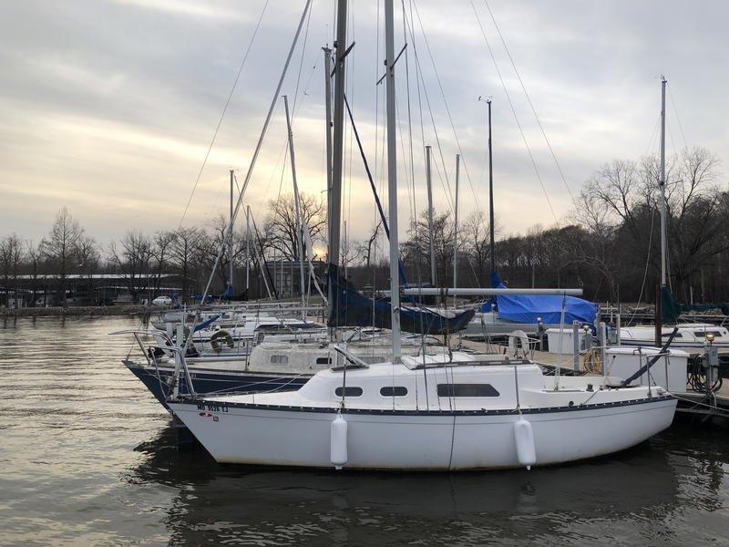 1979 Hunter 25 located in Missouri for sale