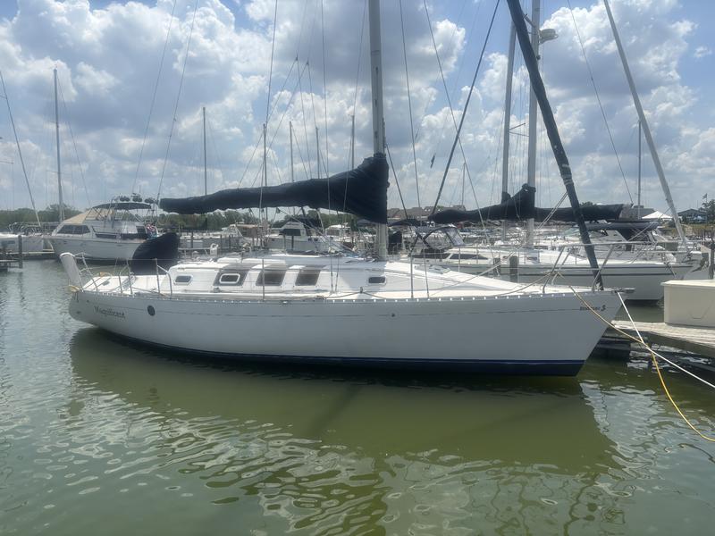 1990 Beneteau 35s5 located in Ohio for sale