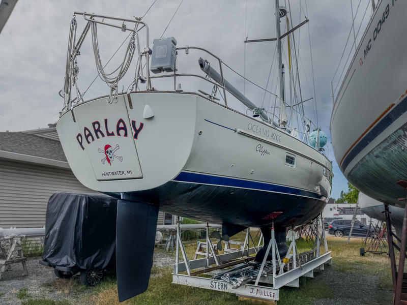 2005 Beneteau Oceanis Clipper 423 located in Michigan for sale