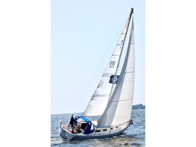 1985 Pearson 303 located in New York for sale