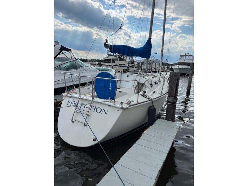 1988 Pearson 28-2 located in New Jersey for sale