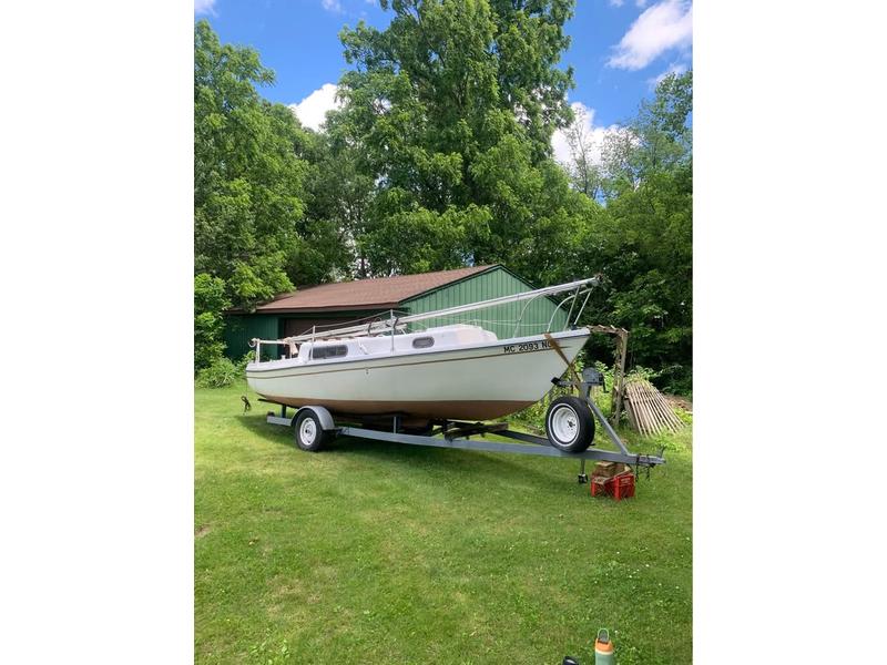 1975 watkins 23 located in Michigan for sale
