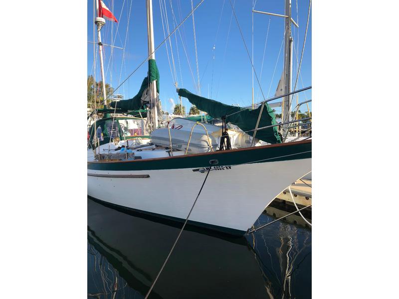 1983 Bluewater Vagabond located in Florida for sale