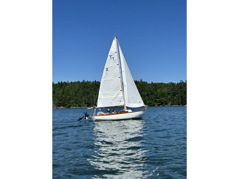 1979 Cape Dory Typhoon Daysailer located in Maine for sale