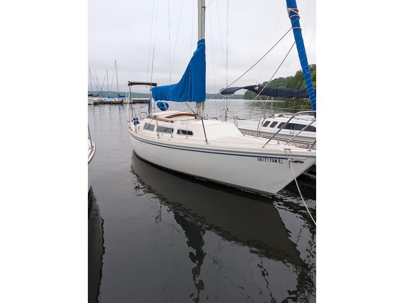 1978 Catalina 27 located in Indiana for sale