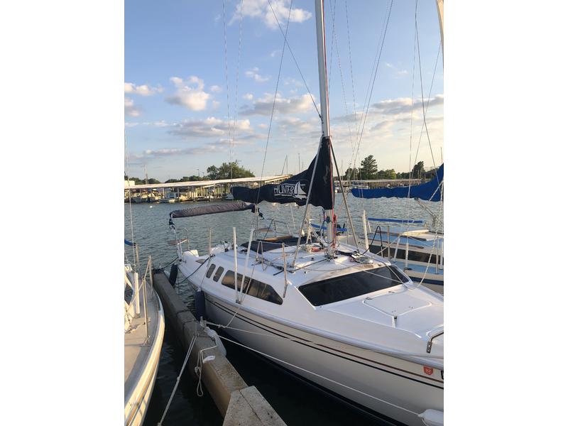 1999 hunter 240 1250 with motor & trailer located in Oklahoma for sale