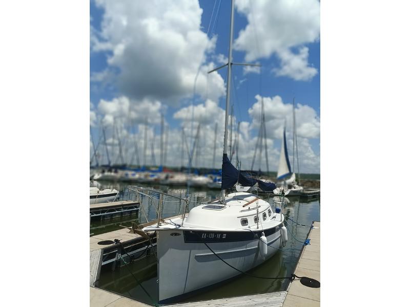1997 Hake Seaward 25 located in Kansas for sale