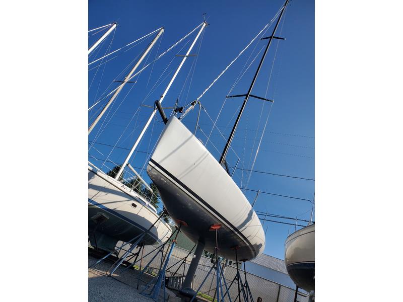 2001 Holby Marine Quest 33 located in Michigan for sale