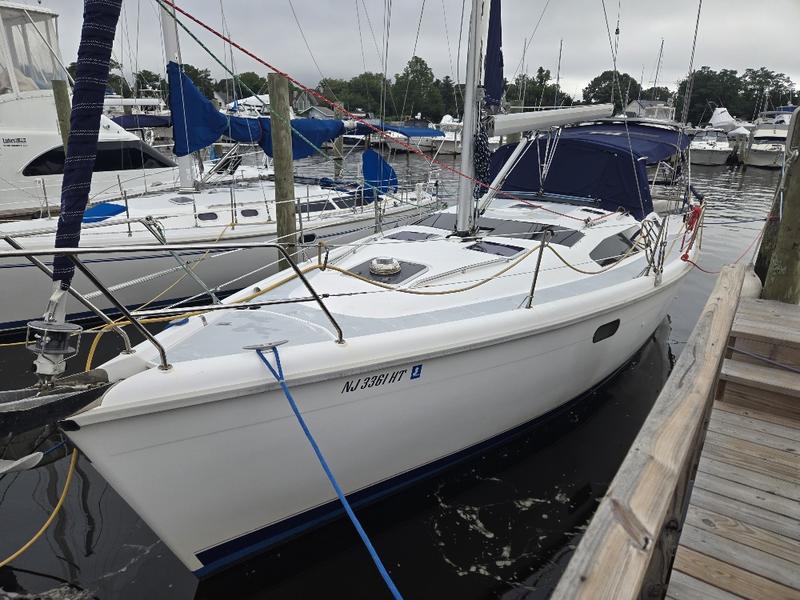 1998 Hunter 376 located in New Jersey for sale