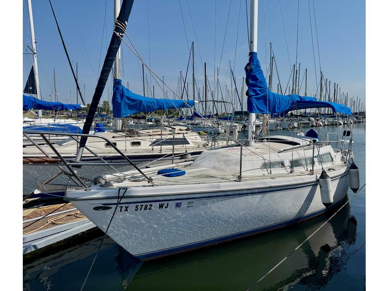 1979 Catalina 27 Fin Keel located in Texas for sale