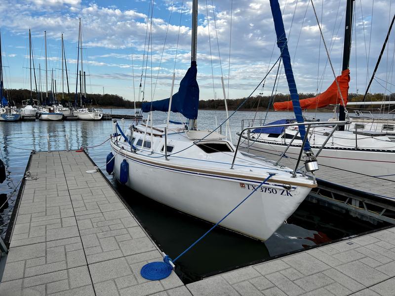 1983 Catalina 25 located in Texas for sale