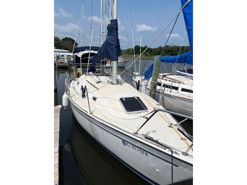 1987 Pearson 27 located in New Jersey for sale