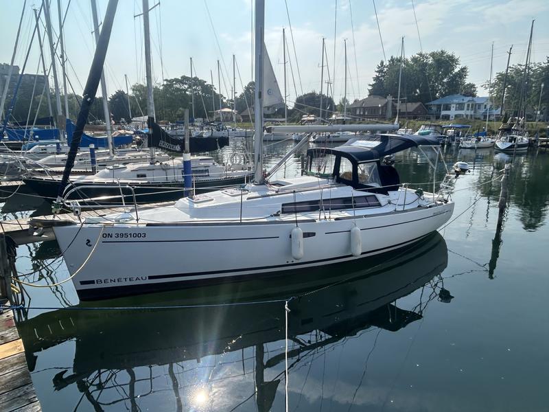 2009 Beneteau Oceanis 310 located in Outside United States for sale