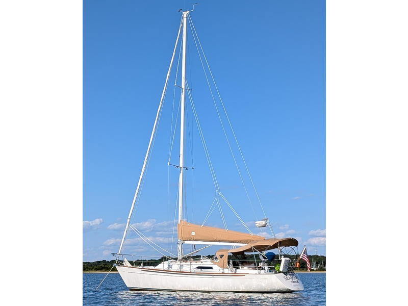 1990 Holby Marine Clearwater 35 located in Connecticut for sale