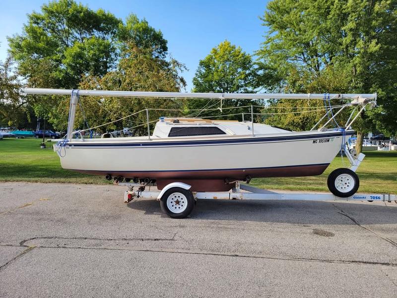 1984 O'Day 222 located in Michigan for sale
