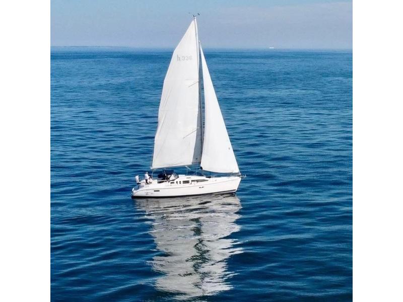 1995 Hunter H336 located in Connecticut for sale