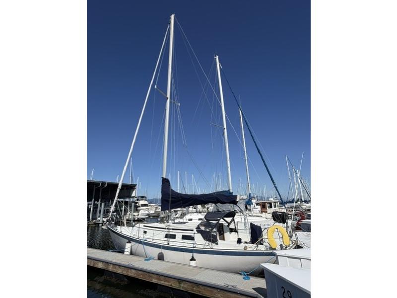 1981 Hinterhoeller Niagara 31 located in Washington for sale