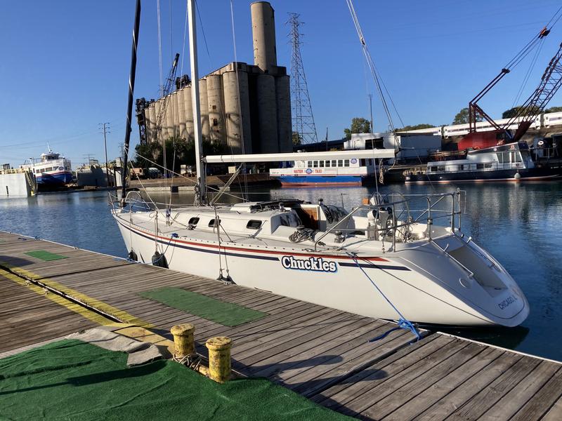 1987 Hunter Legend located in Illinois for sale
