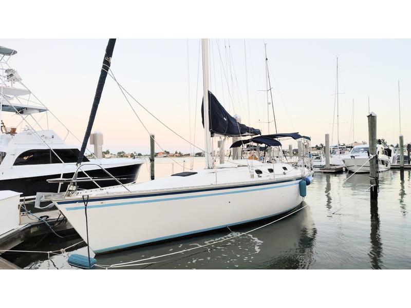 1987 Hunter 37 Legend located in Florida for sale