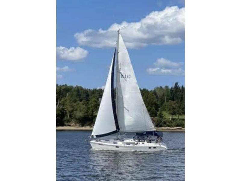 2001 Hunter 380 located in Outside United States for sale