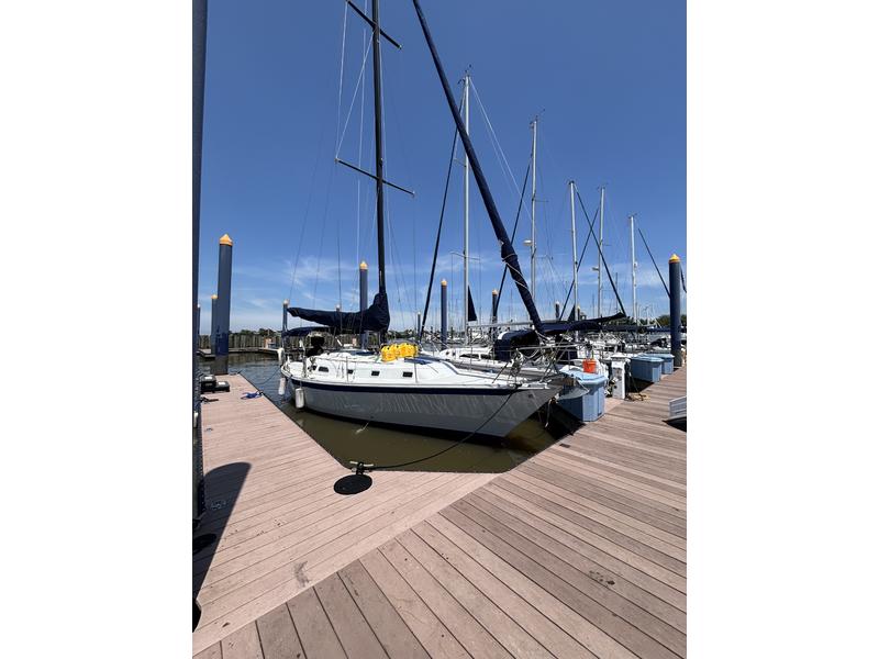 1984 Ericson 38 located in Louisiana for sale