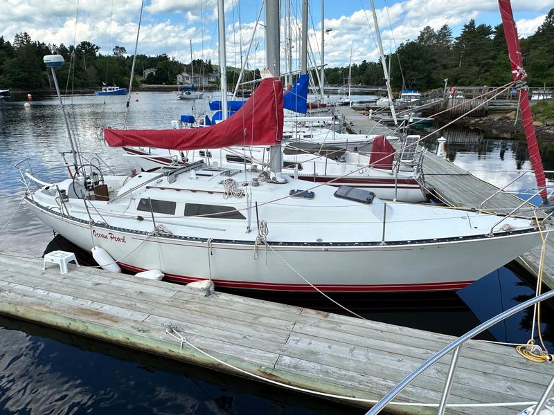 1982 C&C 32 located in Michigan for sale