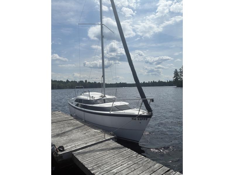 2003 Macgregor 26M located in Maine for sale