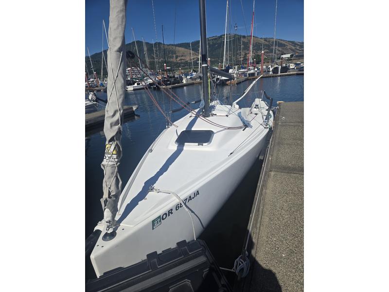 2014 jboat J70 located in Oregon for sale