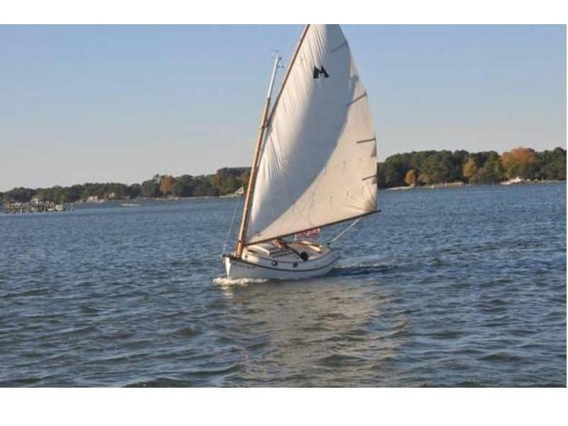  2004 MENGER 19' CATBOAT  located in Wisconsin for sale