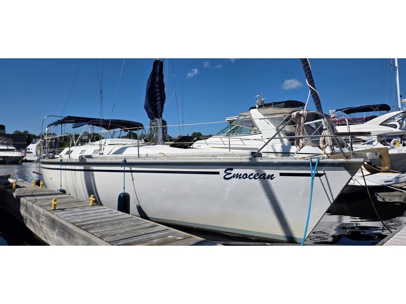 1988 Hunter 37 Legend located in Outside United States for sale