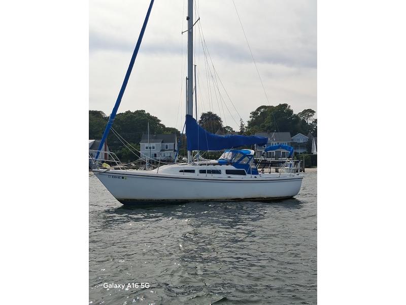 1984 Catalina 27 located in Connecticut for sale