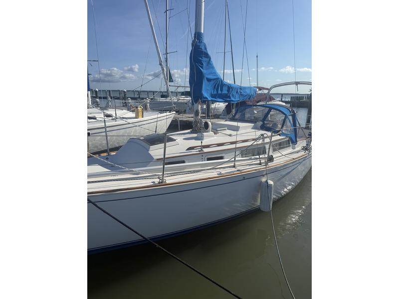 1984 Sabre 28 MK 3 located in Maryland for sale