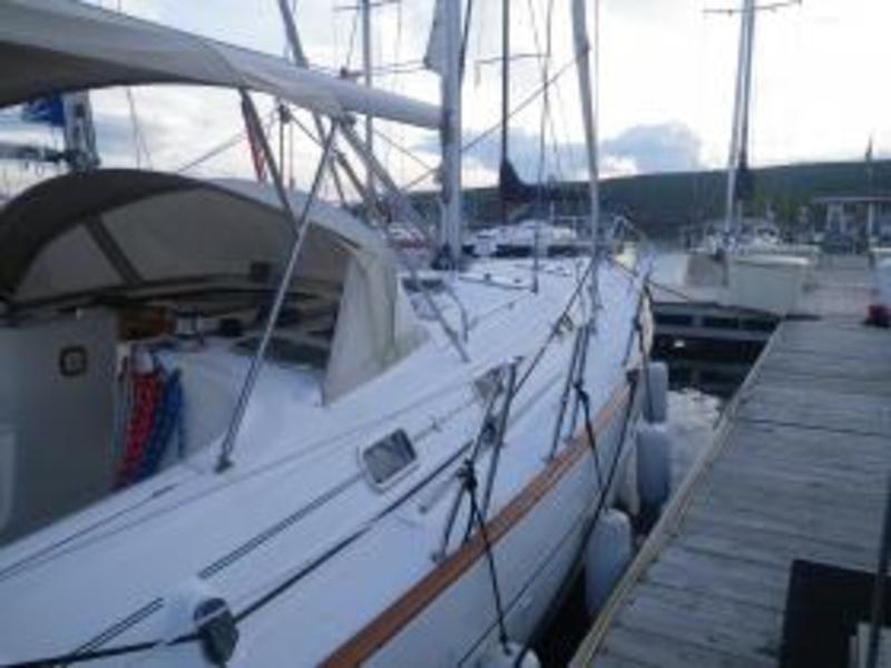 2001 Beneteau Oceanis 411 sailboat for sale in Wisconsin