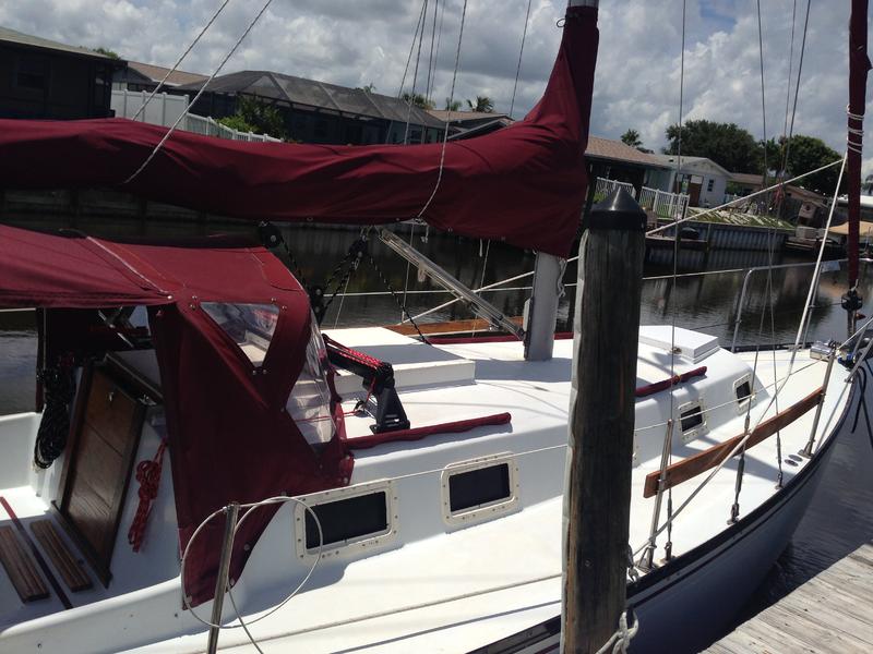 1976 Endeavor 32 located in Florida for sale