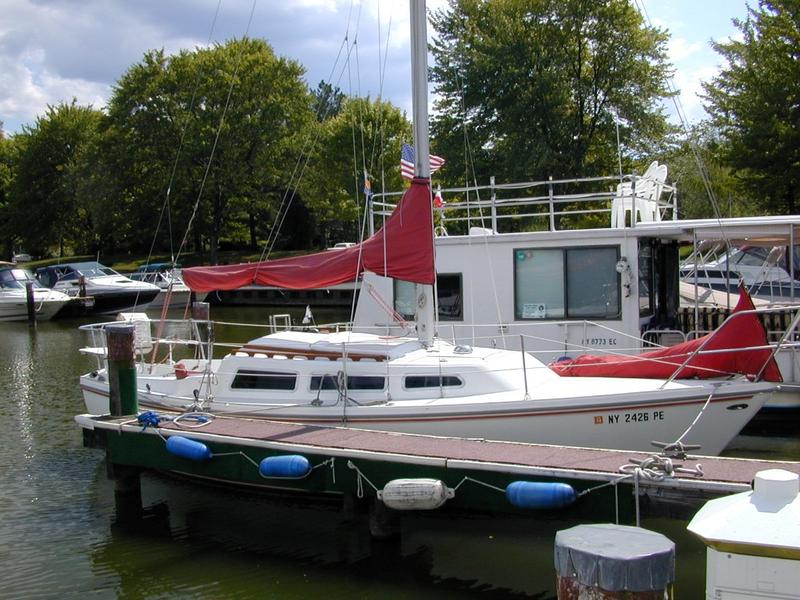 1981 Catalina Yachts 27 located in New York for sale