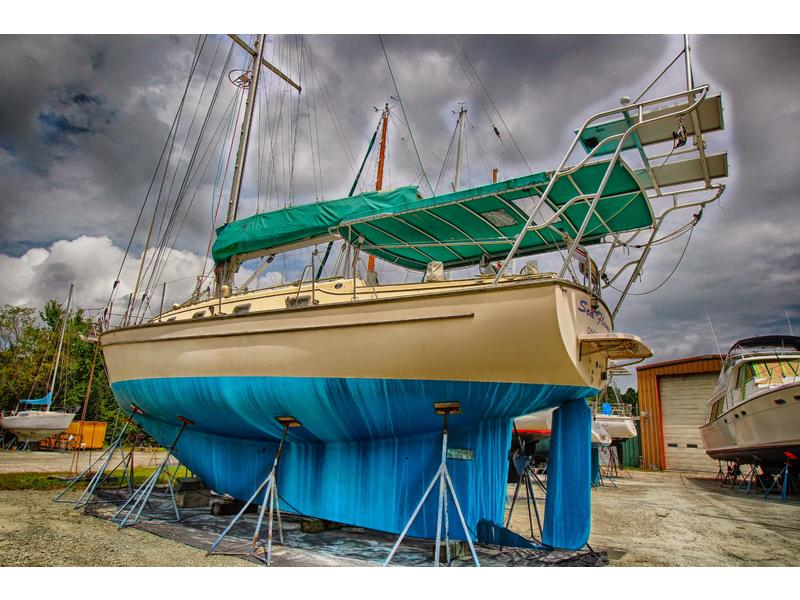 1992 Island Packet 44 located in North Carolina for sale