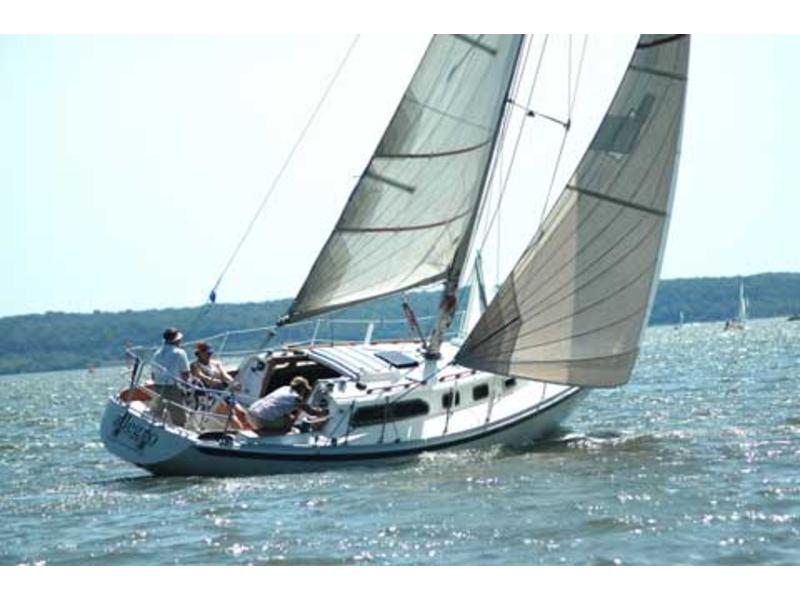 sailboatdata ericson 32