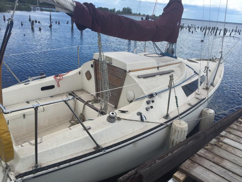 76 El Mar Boat co Sundance 23 located in Michigan for sale