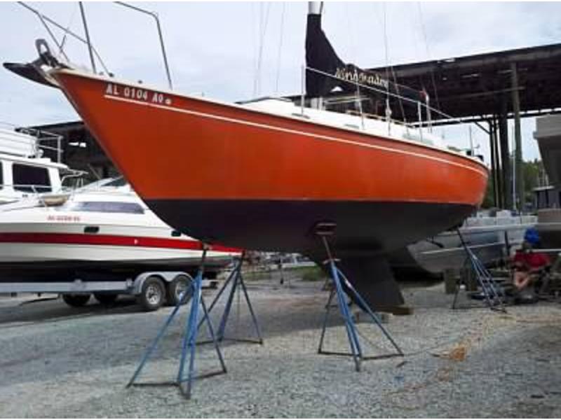 1976 Pearson 30 located in Alabama for sale