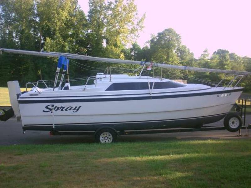 2002 Macgregor 26X located in Connecticut for sale