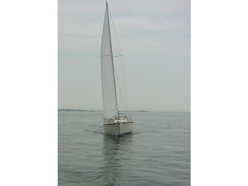 1979 Islander 32 Mark II sailboat for sale in Connecticut
